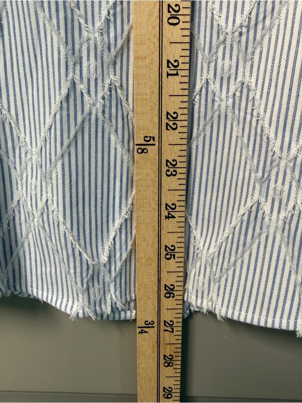 Brooks Brothers Seersucker Fringe Diamond Sleeveless Blouse | Blue Stripe | 8 - Picture 6 of 6